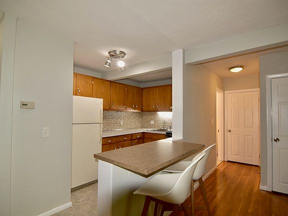 4th image of 10 Linda Ln APT 3-6