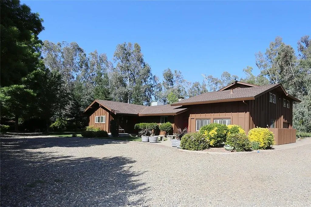 4041 Los Olivos Rd photo 1