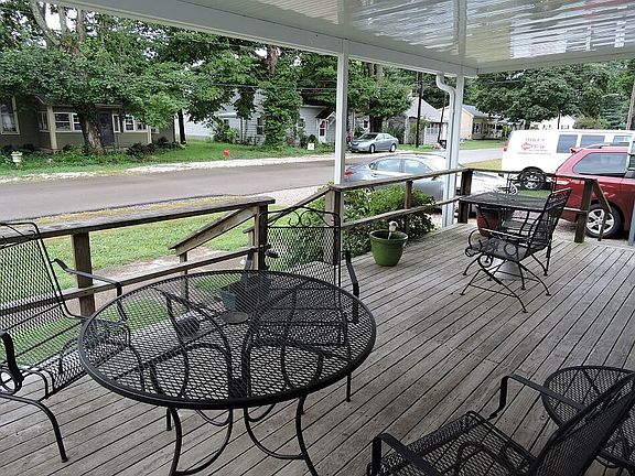 4th image of 810 Steammill St
