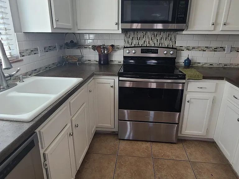 1126 E Charleston Ave — Photo 7
