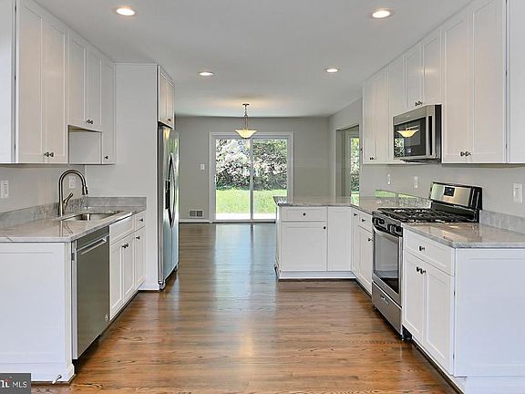 3rd image of 8511 Frost Way