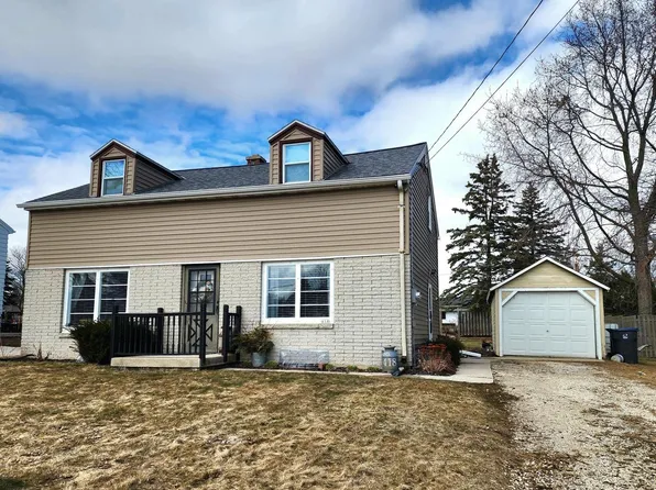 418 Center AVENUE, Oostburg, WI 53070