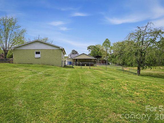 5th image of 2566 Andrews Cir