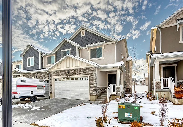 4888 W Pillar Dr — Photo 2