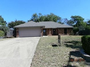3668 Village Green Dr, Grand Prairie, TX 75052