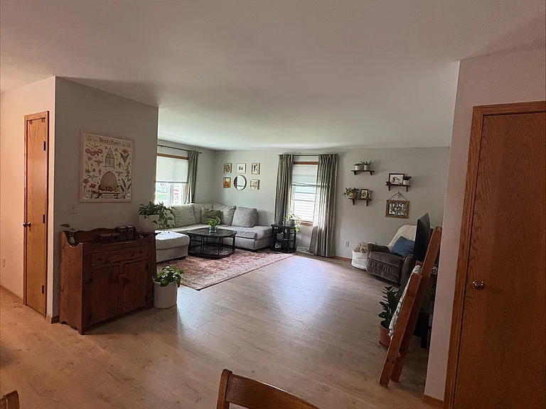 3835 Summerset Way — Photo 4