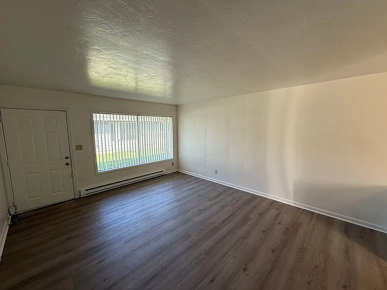1835 Beach Ave NE #11 — Photo 5