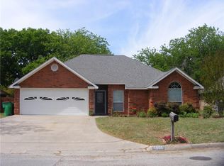 1409 S Howeth St, Gainesville, TX 76240