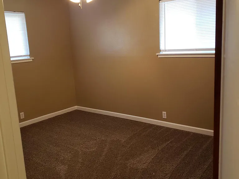 1421 Roberts Ave — Photo 20