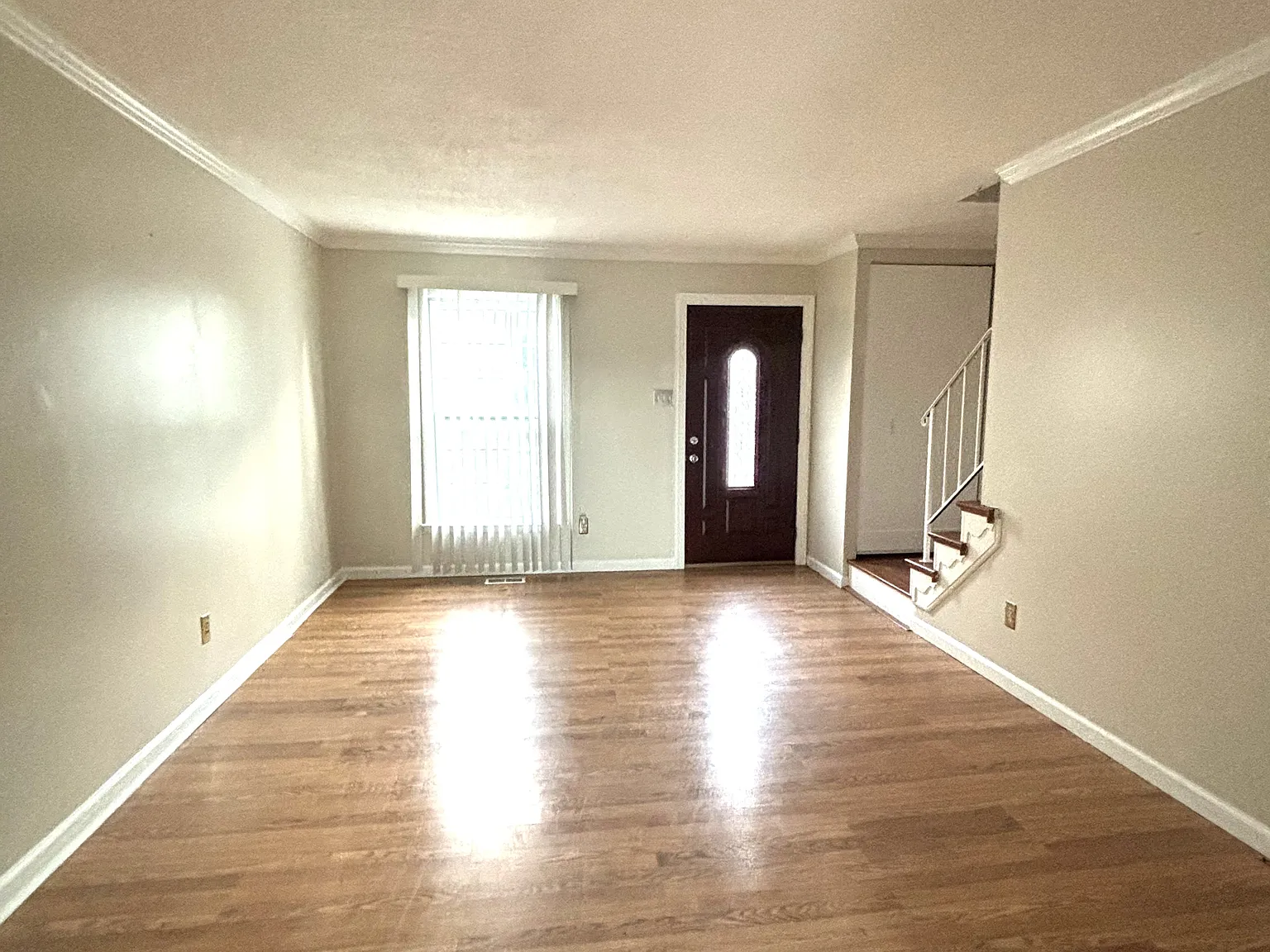 3 bed, 1.5 bath, 1056 sqft, $2,050 — Photo 4