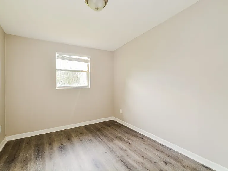 1198 Maxey Dr — Photo 11