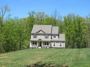 35222 Round Knoll Ct, Round Hill, VA 20141
