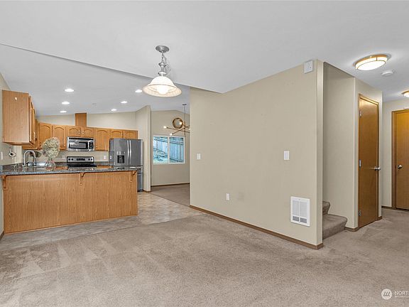 5th image of 550 SW Hipkins Court