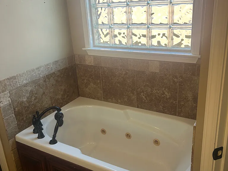 436 Silverstone Dr — Photo 5