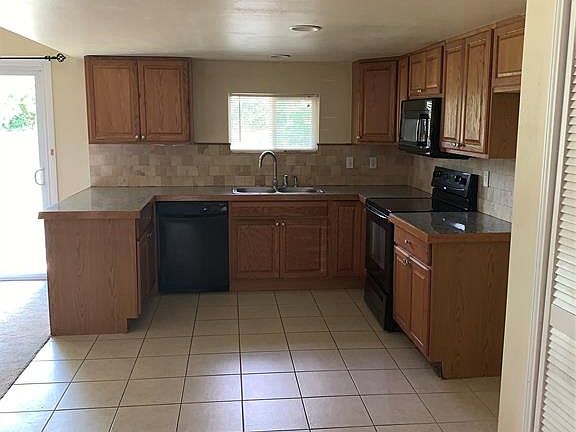 2nd image of 1524 E Park Blvd