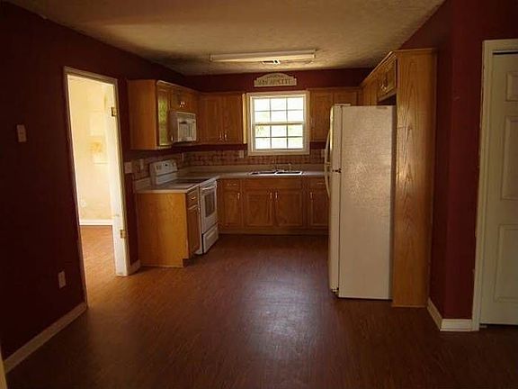 2nd image of 301 Fletcher Ct
