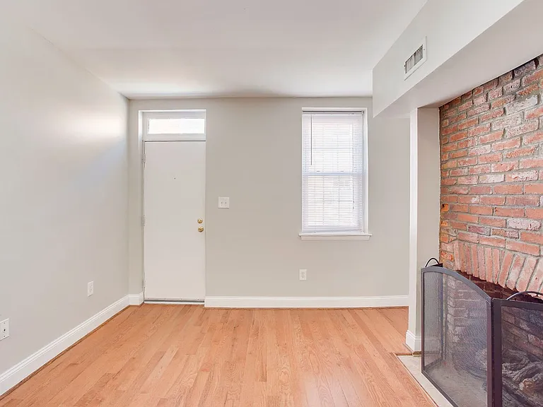 7 E Hamburg St — Photo 4