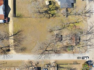 204 S Karnes Ave, Cameron, TX 76520