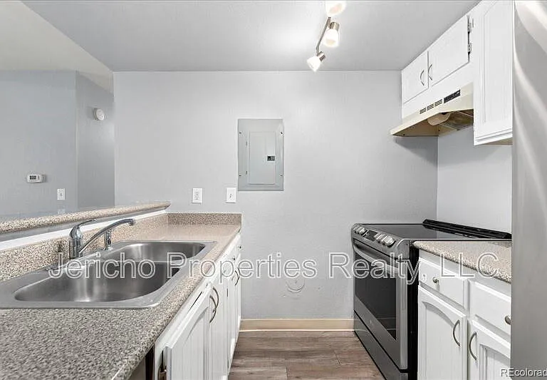 6350 Oak St #103 — Photo 11