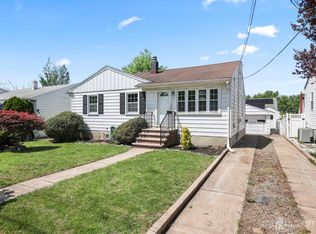 11 Oakwood Pl, Carteret, NJ 07008