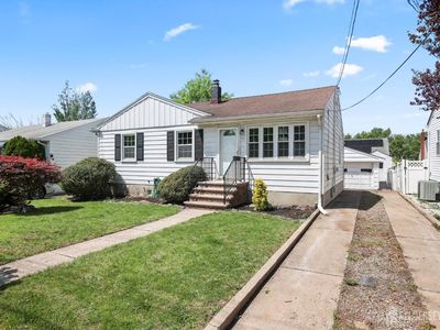 11 Oakwood Pl, Carteret, NJ, 07008
