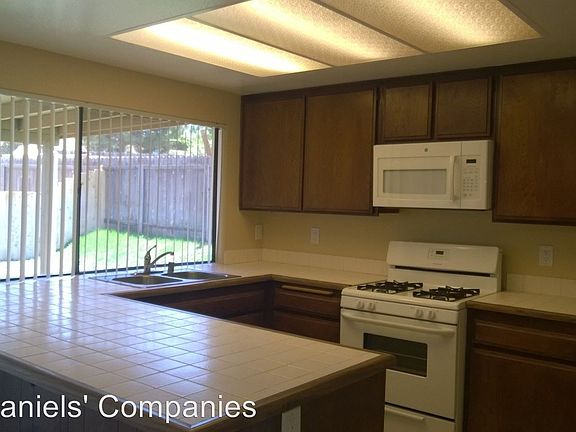 5th image of 595 Butterwood Ave