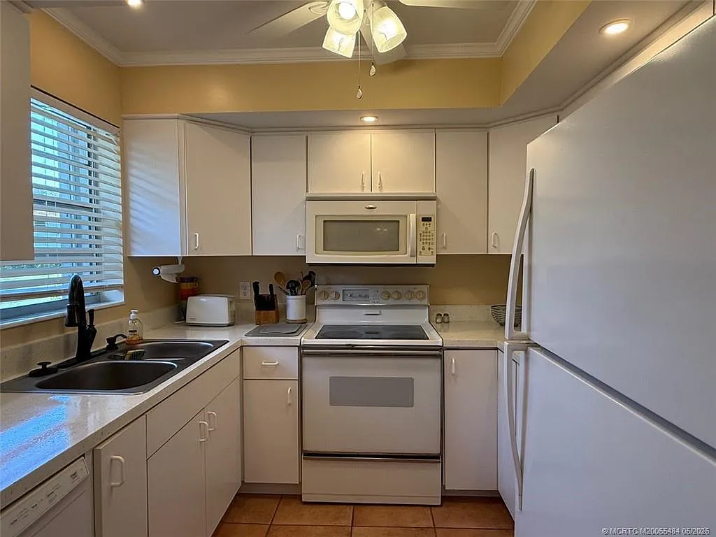 2 bed, 2.0 bath, 1044 sqft, $1,700 — Photo 4