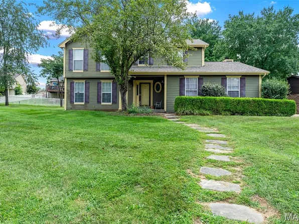 13 Tremaine Ct, Saint Charles, MO 63304