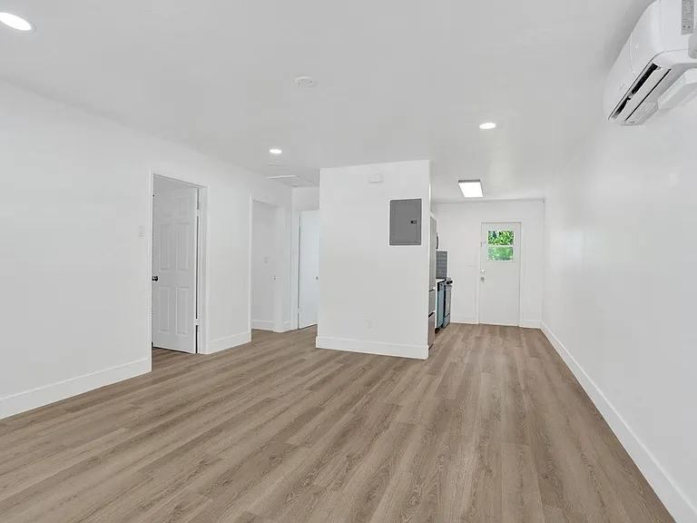 2020 NE 15th Ave — Photo 29