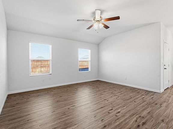 3rd image of 1540 Scotland Dr