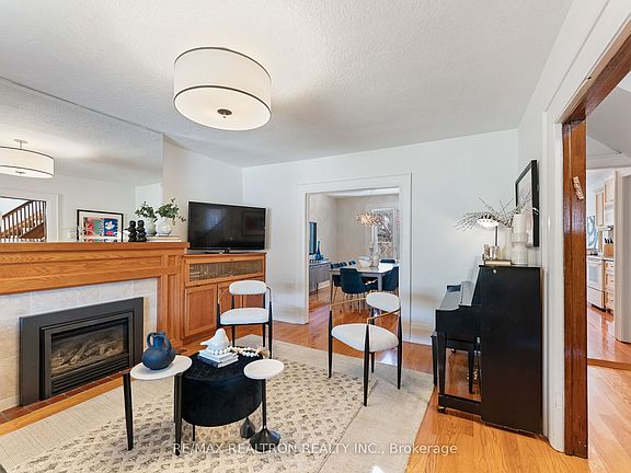 4th image of 105 Springmount Ave
