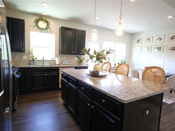 5th image of 4052 Crown Dr