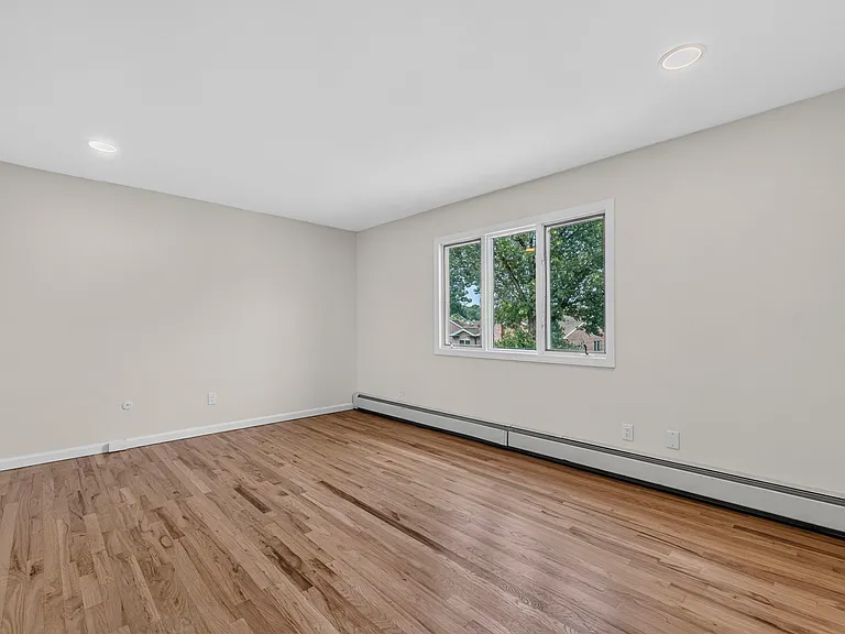 280 Ash St — Photo 24