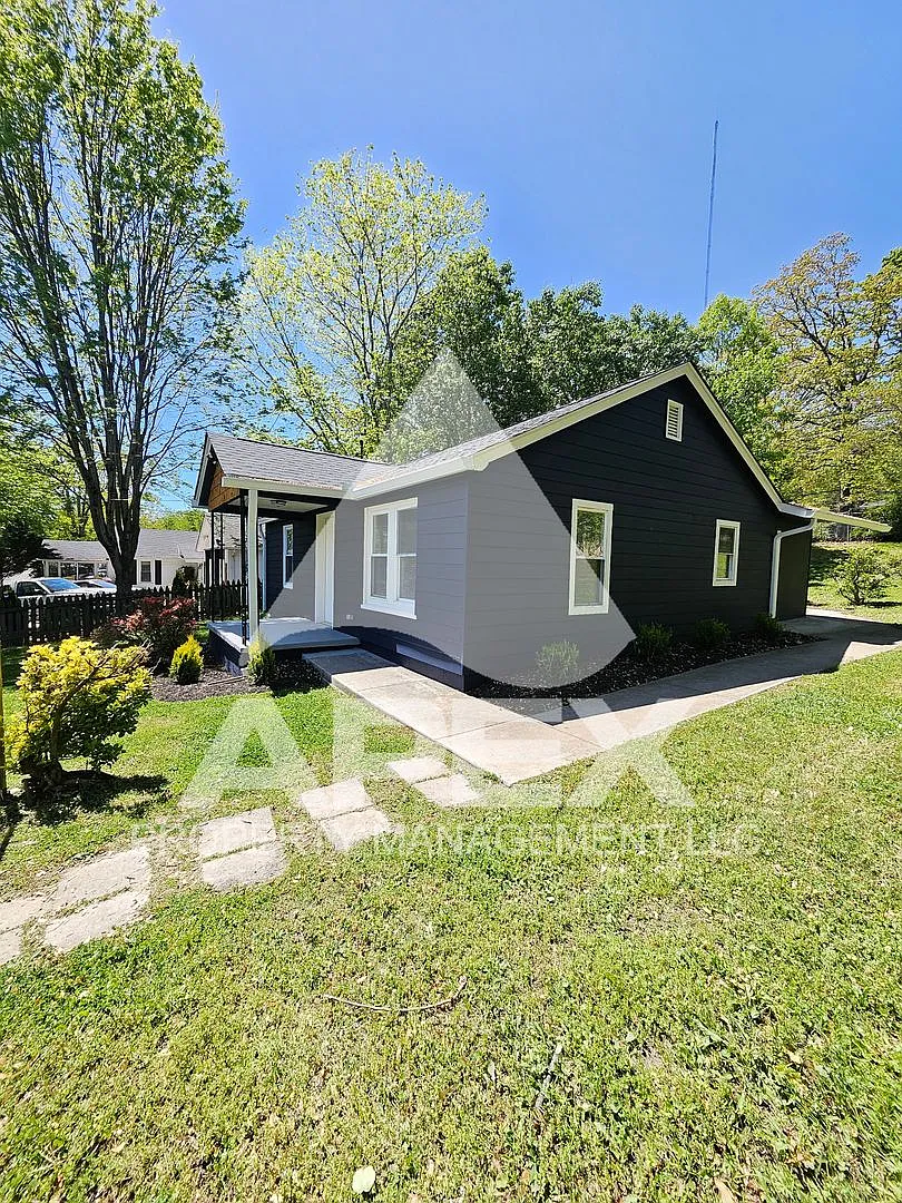 Renovated Craftsman Style 3 Bd 1.5- Ba Single Family Home in North Knox! — Photo 3