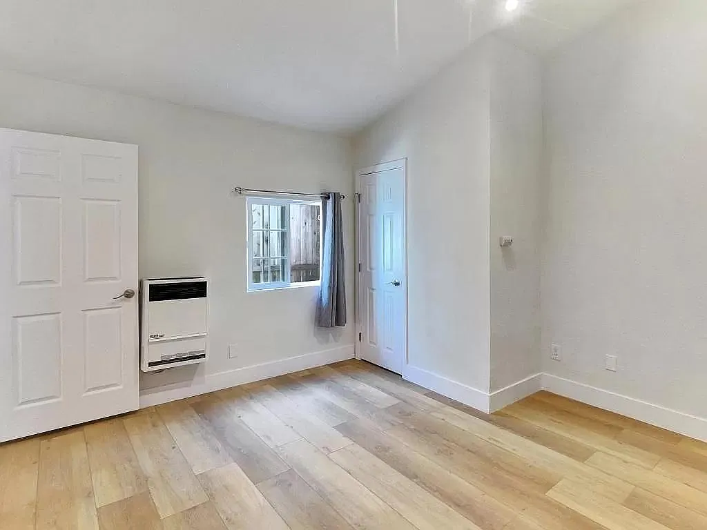 2 bed, 900 sqft, $3,800 — Photo 4