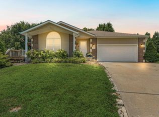 4447 SE Weekley Ct, Tecumseh, KS 66542