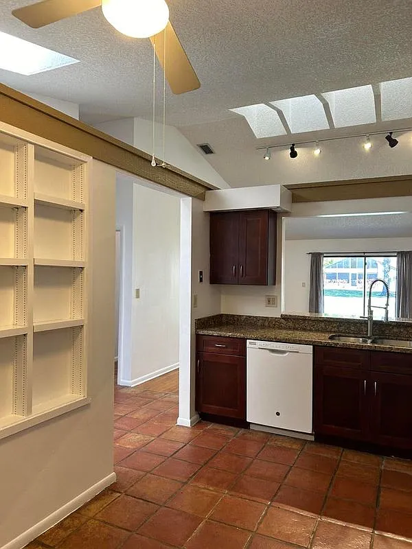 2 bed, 2.0 bath, 1230 sqft, $2,800 — Photo 4