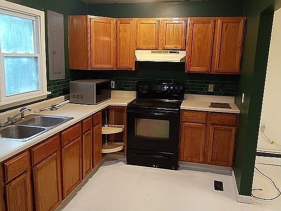 3rd image of 4705 N Old Plank Rd