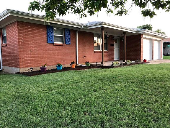 2nd image of 4704 Woodview Dr