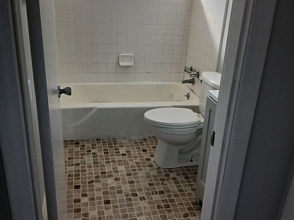 3rd image of 628 Camrose Dr