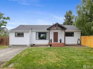 314 4th St, Steilacoom, WA 98388