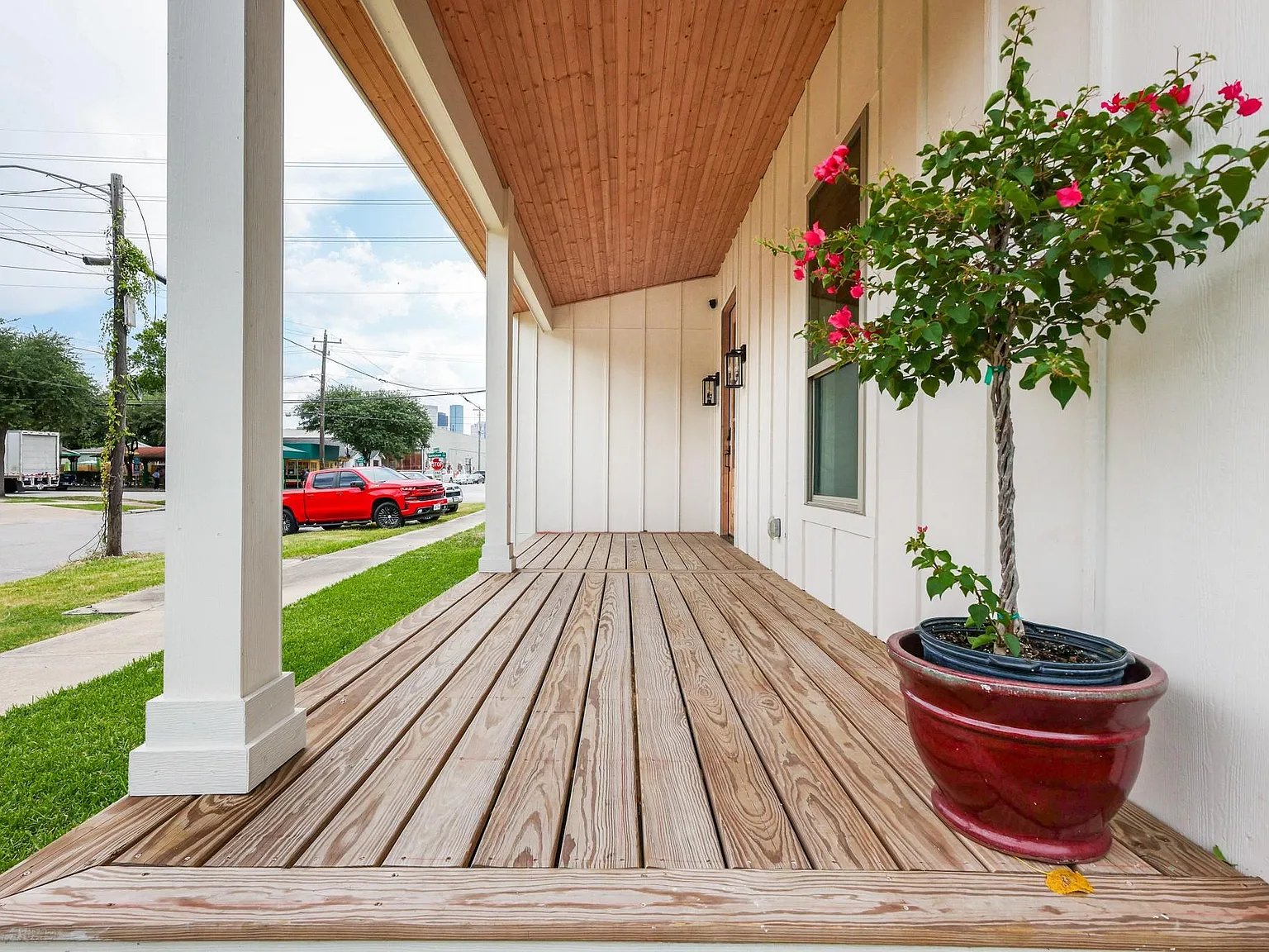 3 bed, 1.0 bath, 1467 sqft, $2,250 — Photo 2