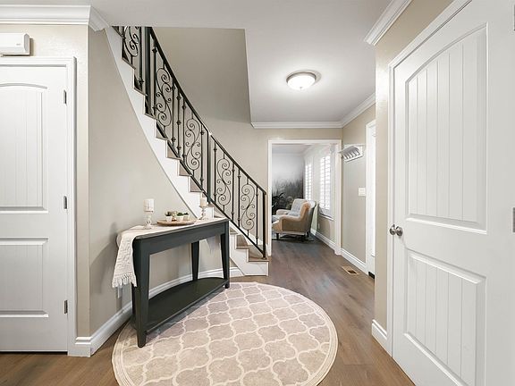 5th image of 119 Willowbrook Pl