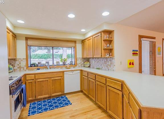5th image of 306 NE Hearthwood Blvd