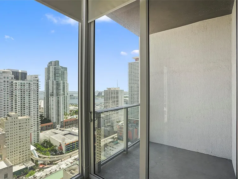 151 SE 1st St #Penthouse 04 — Photo 8