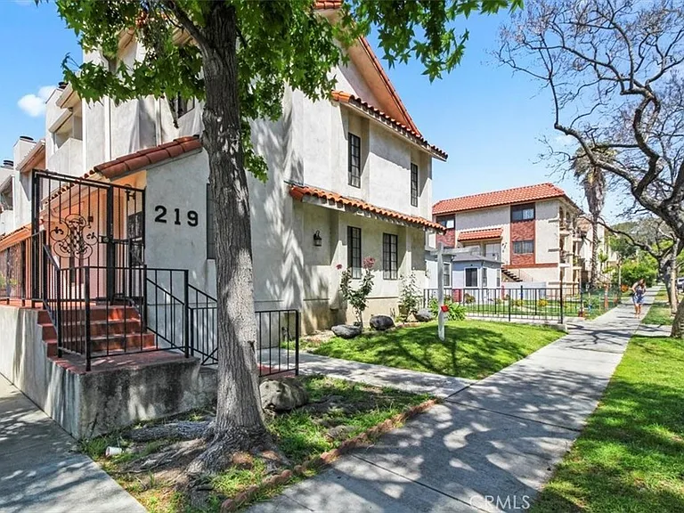 219 N Isabel St #5 — Photo 3