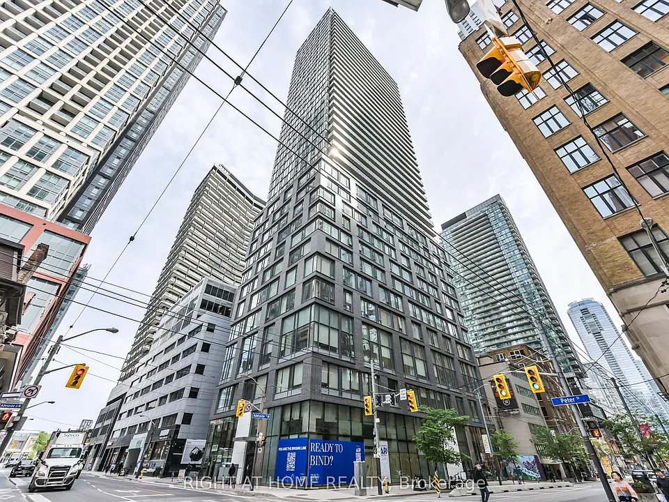 101 Peter St #3903