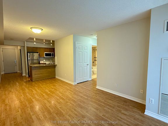 4th image of 761 Bay St #706