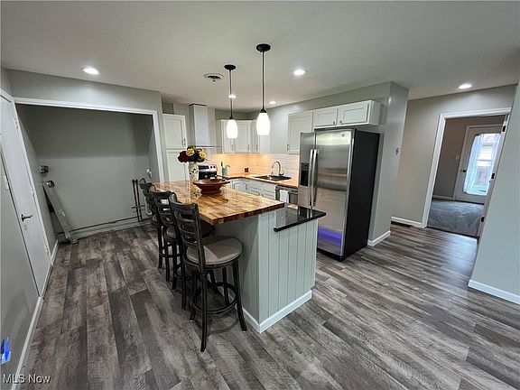 5th image of 126 Royal Crest Dr Unit G