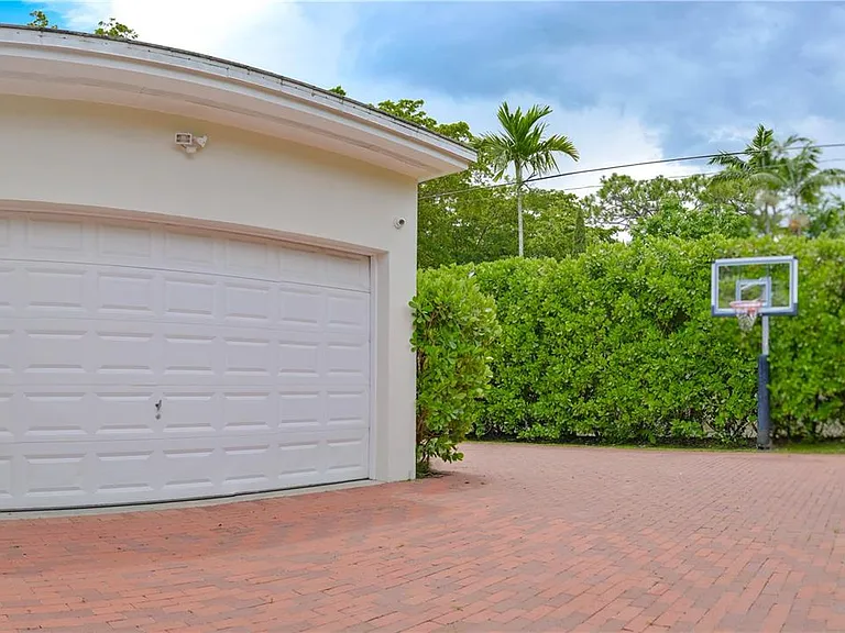 1535 Baracoa Ave — Photo 13